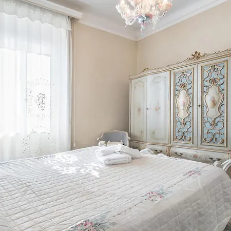 Апартаменти Guesthost - Da Bianca E Bruno! Chic Flat X6 *